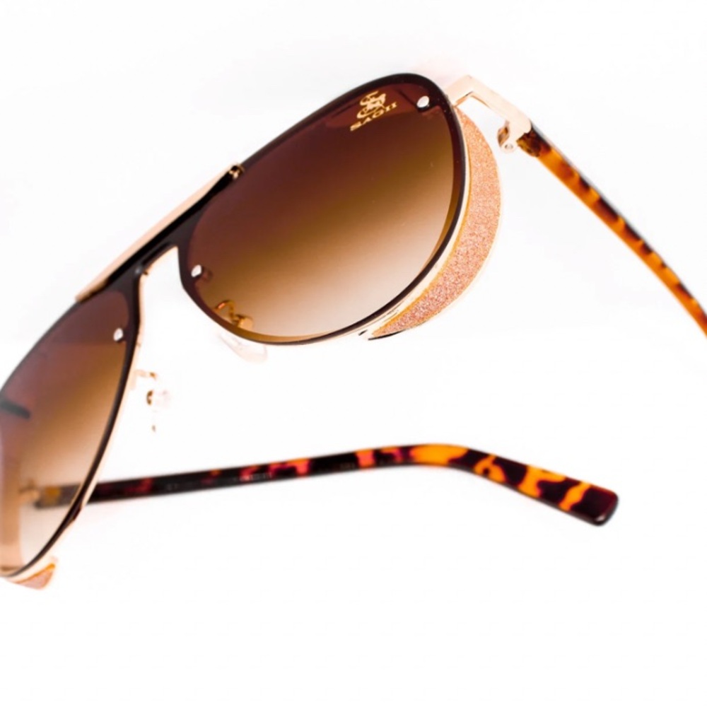 Stylish Gold Aviator Sunglasses - Picture 3 of 6